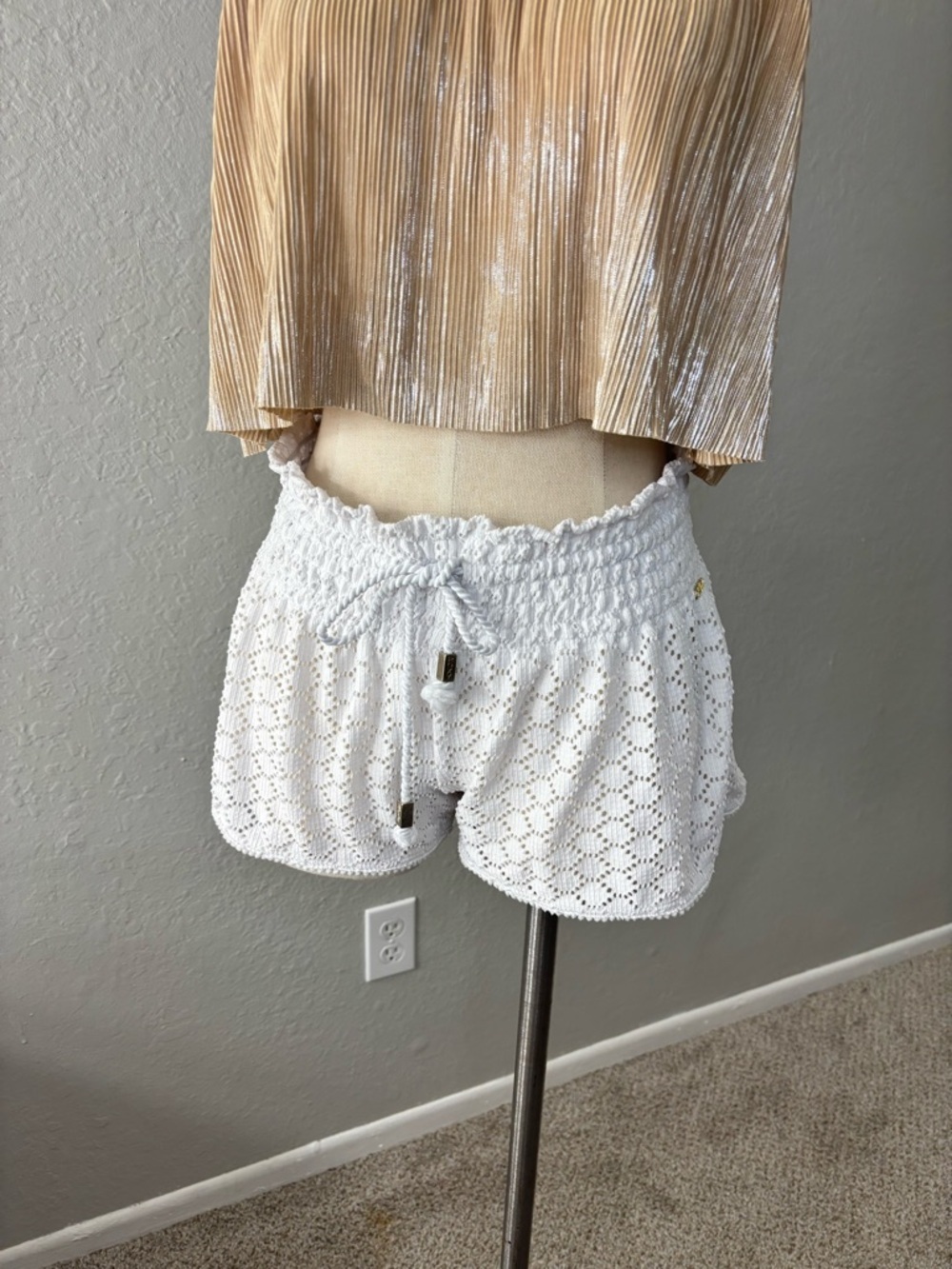 Roxy White Crochet Eyelet Drawstring bathing suit cover up Shorts - Picture 4 of 6